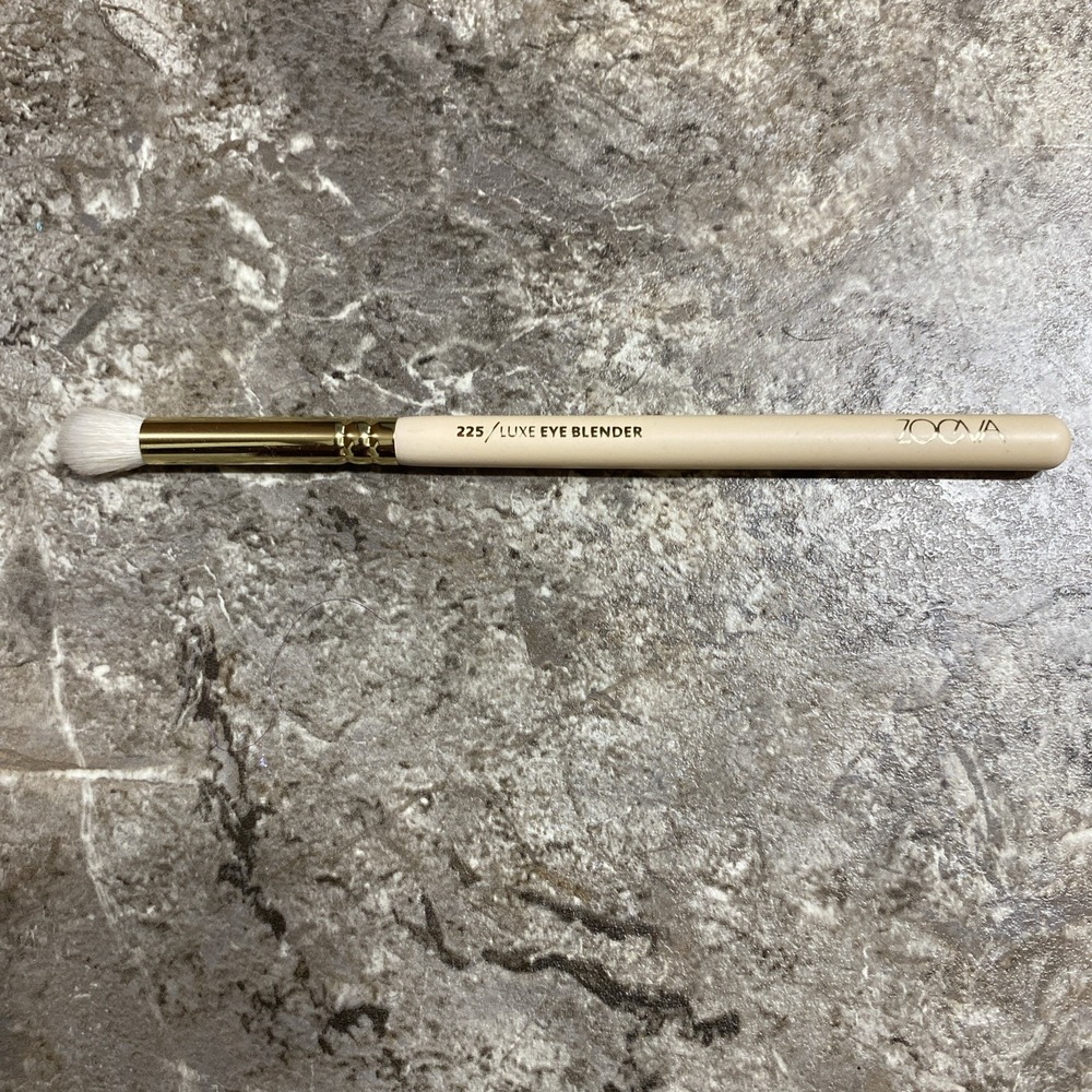 Zoeva 142 Luxe‎ Eye Blender Brush - Screen Queen New